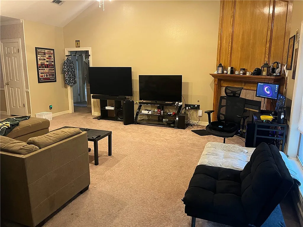 3 bed, 1581 sqft, $1,750 — Photo 2