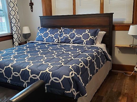4th image of 2210 Crescent Ave