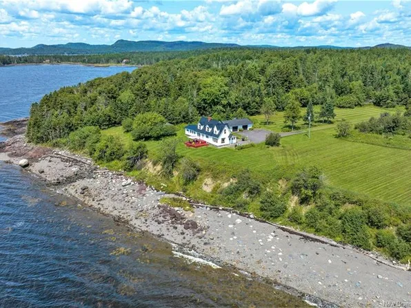 280 Holts Point Rd, Saint Patrick, NB E5B 3N7
