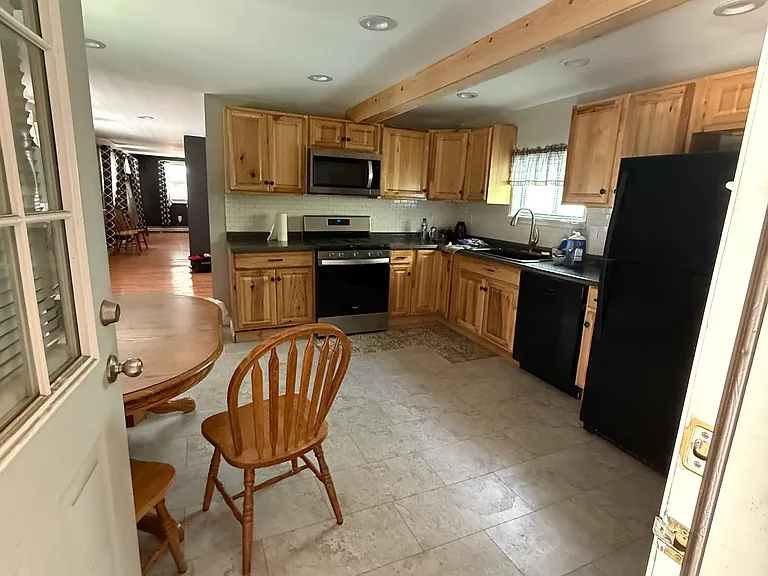 122 Fox St — Photo 3
