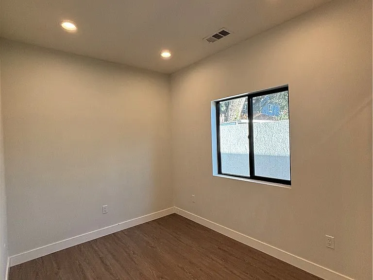1668 Glen Ave — Photo 14