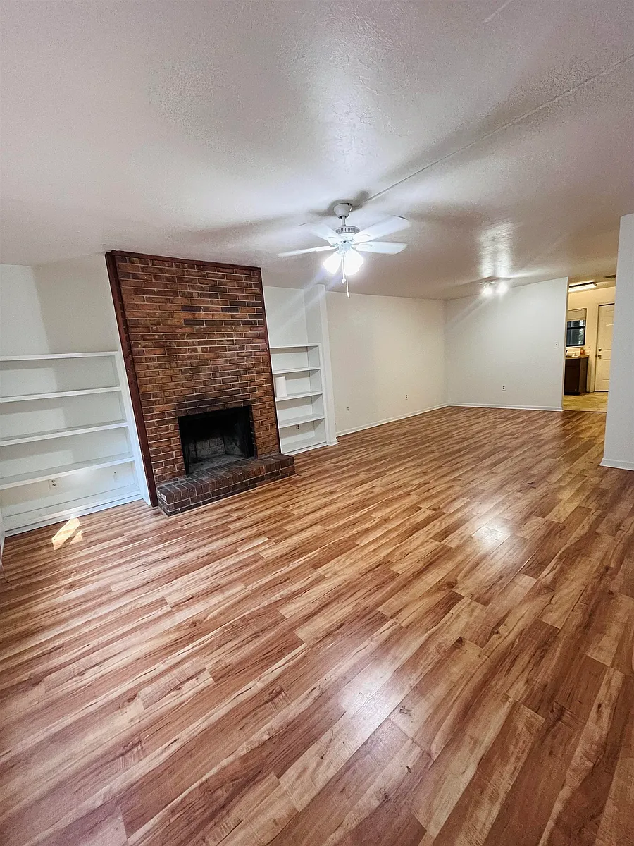 Building Photo - 581 Holyoke Ct #C