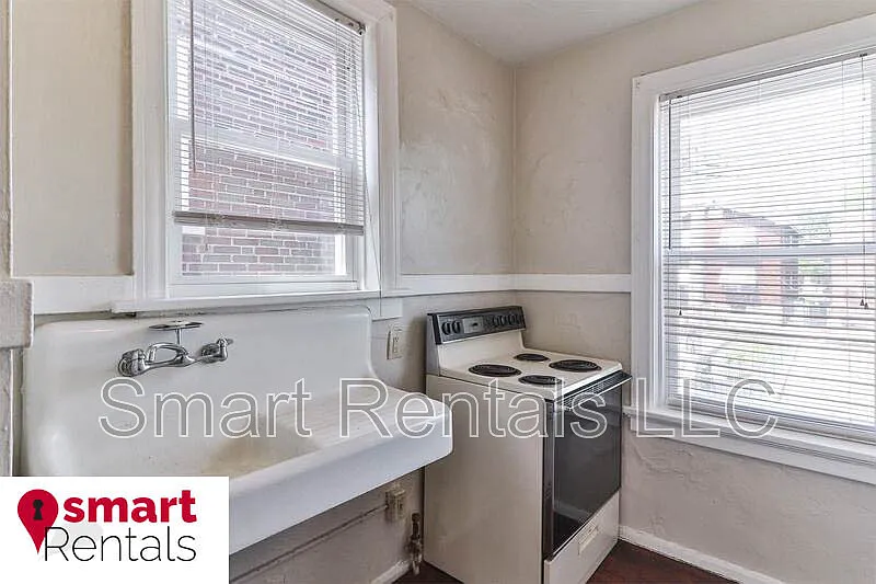 Building Photo - 3807 Keokuk St #4