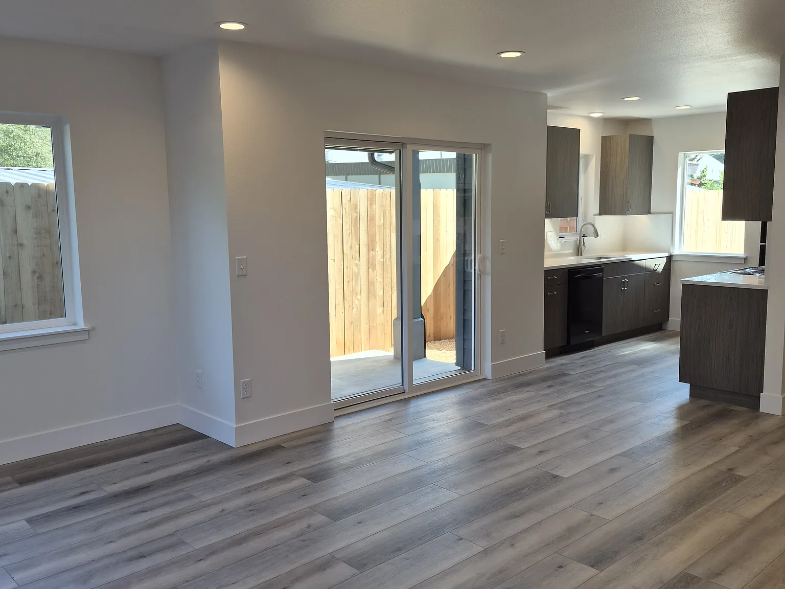 2 bed, 1.5 bath, 973 sqft, $2,500 — Photo 3