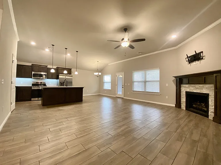 1144 Osprey Dr — Photo 2