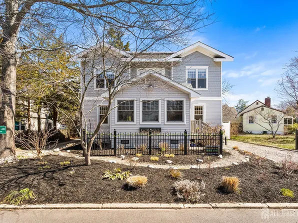 100 Laurel Ave, Island Heights, NJ 08732