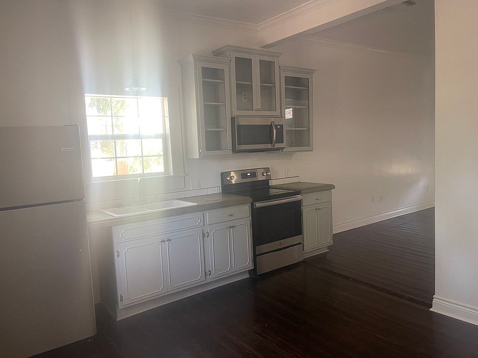 2nd image of 203 Saint George St