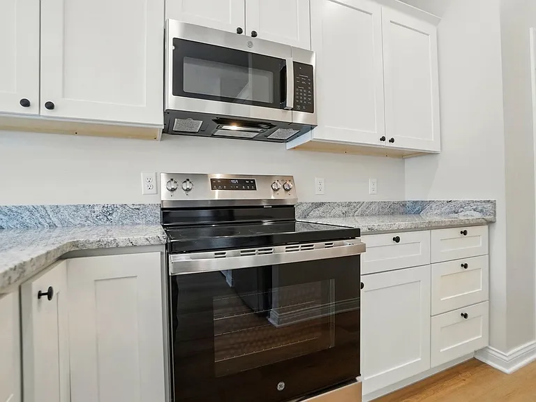 3178 Cobblestone Ln — Photo 40