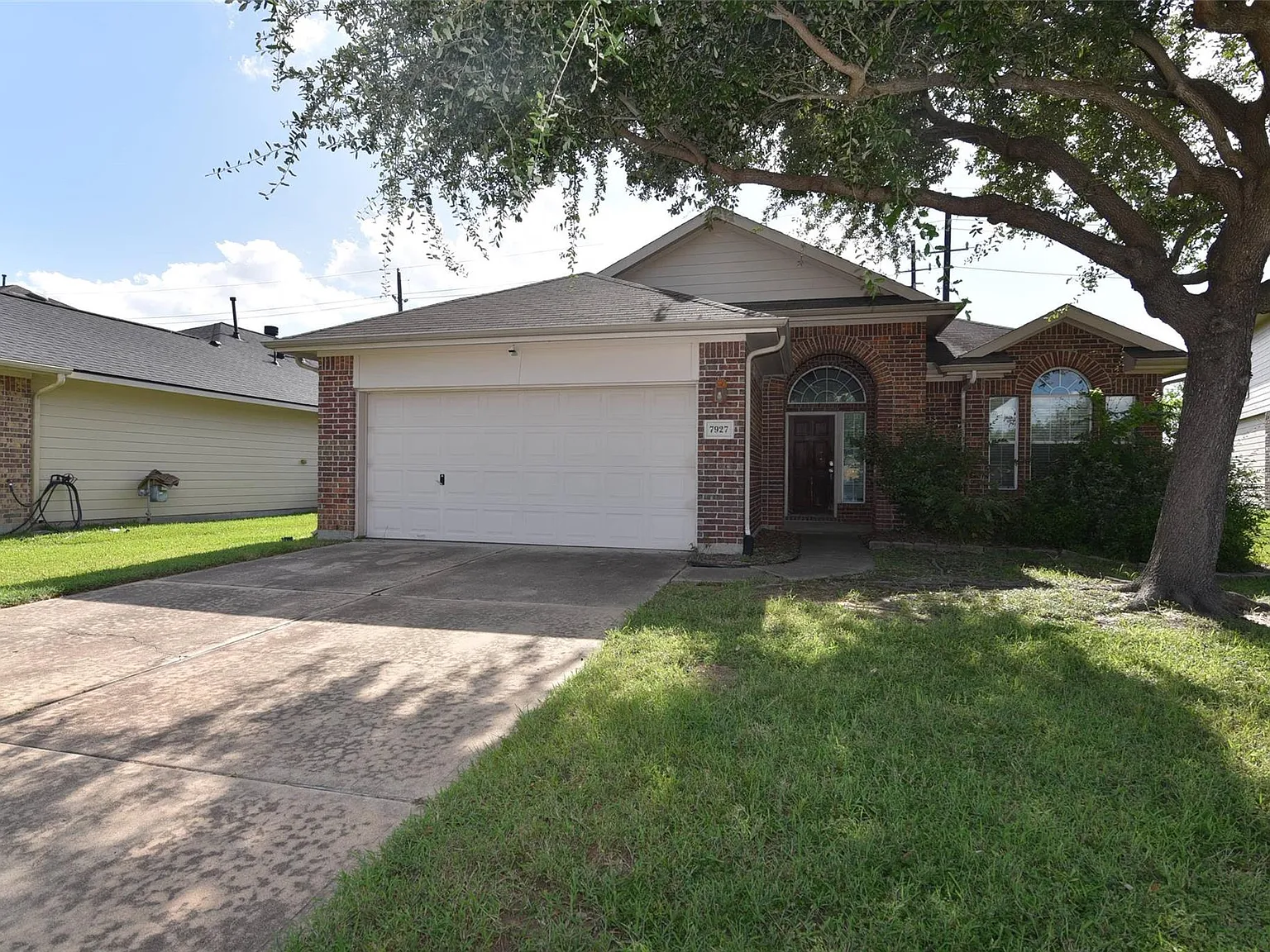 3 bed, 2.0 bath, 1786 sqft, $2,050 — Photo 2
