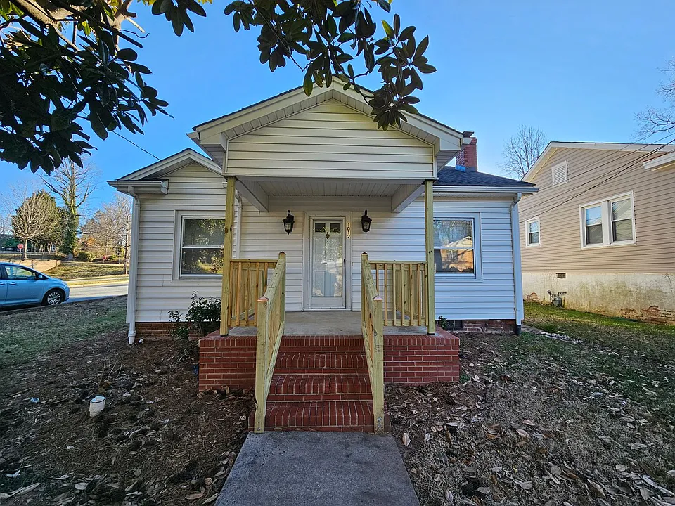 1012 Holton Pl