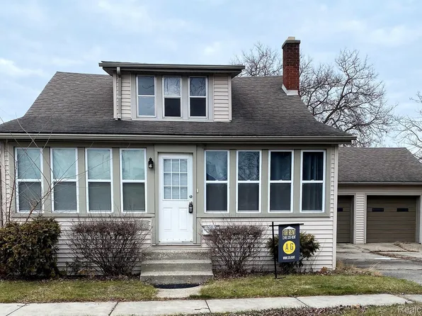 444 Massoit St, Clawson, MI 48017