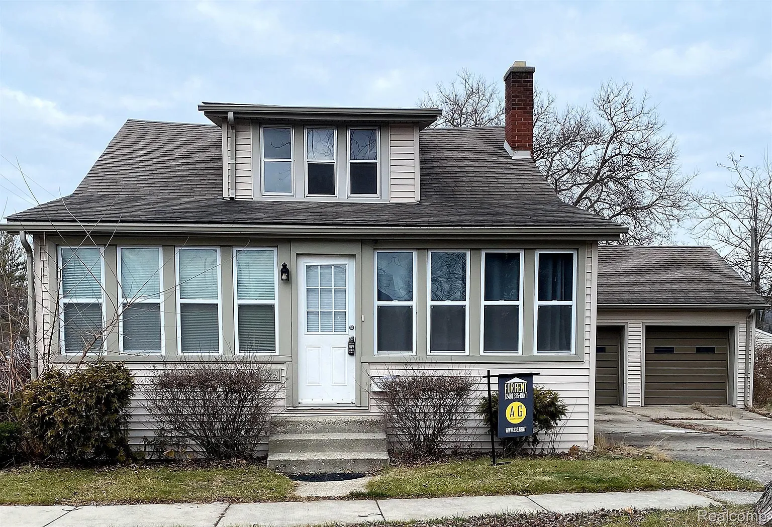 444 Massoit St photo 1