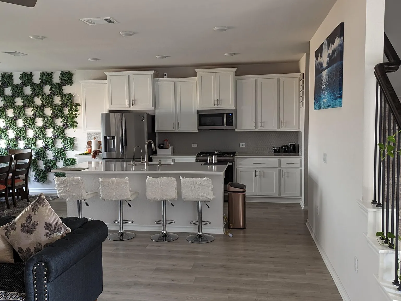 4 bed, 2.5 bath, 2217 sqft, $2,650 — Photo 3