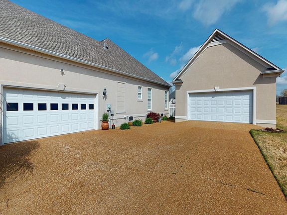 2nd image of 110 Bellemeade Dr