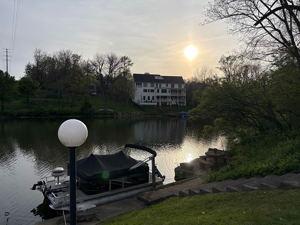 4th image of 2044 Manor Dr