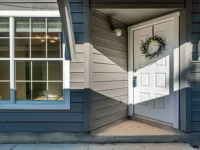 3 bed, 2.0 bath, 1395 sqft, $1,700 — Photo 4