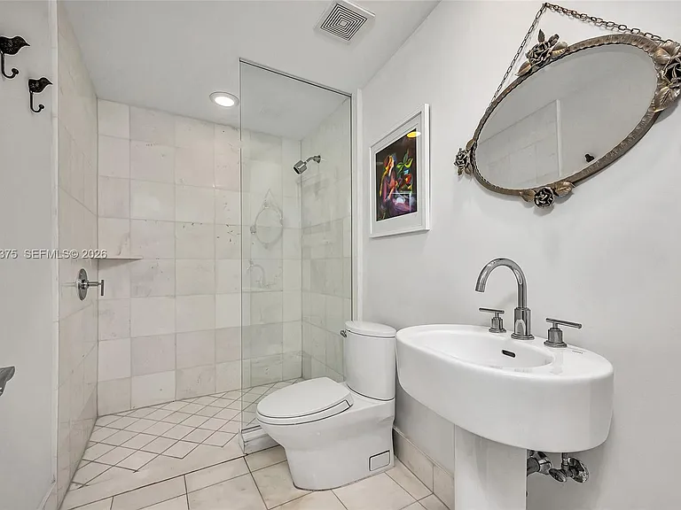 2950 NE 188th St #303 — Photo 10