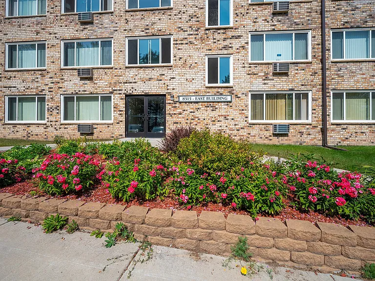 Park Villa Apartments — Photo 12