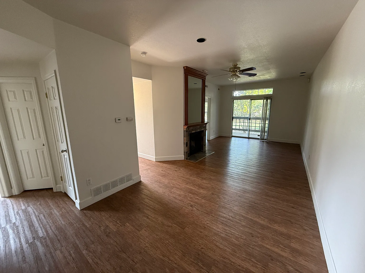 2 bed, 950 sqft, $2,100 — Photo 2