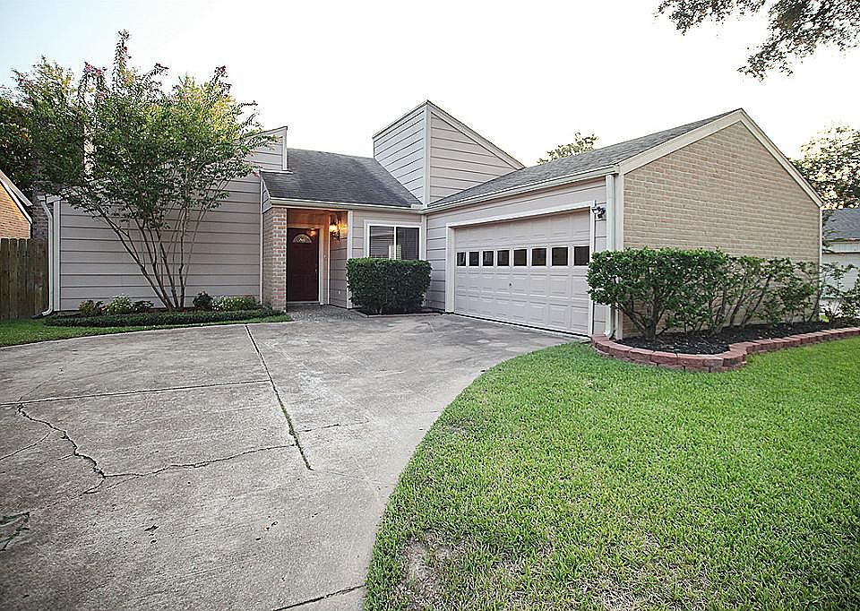 1st image of 15903 Herongate Dr
