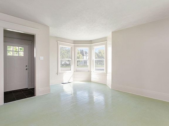 2nd image of 1212 Lincoln Way W