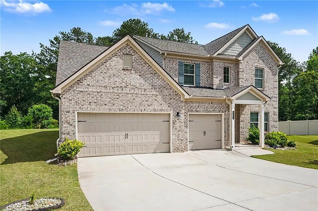 4 bed, 4.5 bath, 3719 sqft, $3,295 — Photo 2