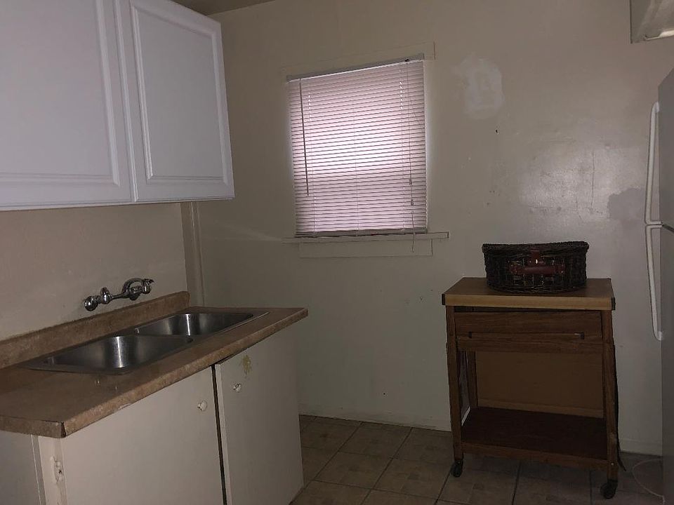 2nd image of 517 13th St APT A