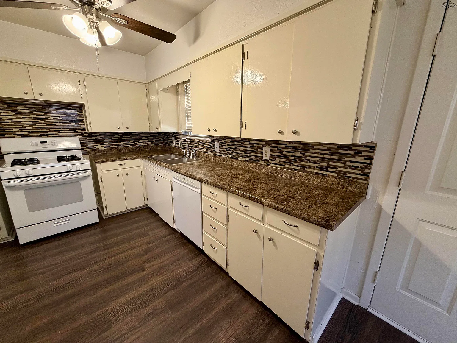 3 bed, 2.0 bath, 1030 sqft, $1,495 — Photo 4