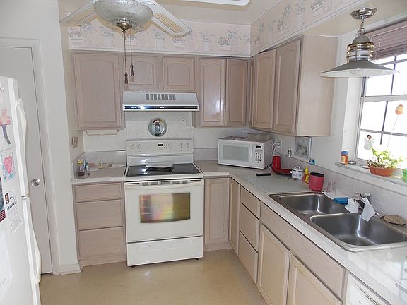 5th image of 2333 Indian River Blvd APT 303