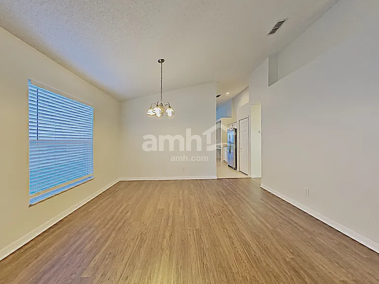 1066 Bluegrass Dr — Photo 8
