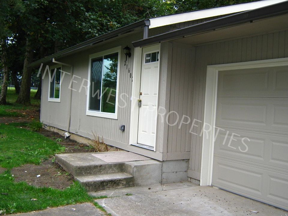 1st image of 21600-21602 SE Alder St