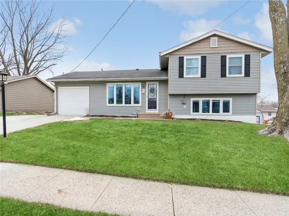 547 Marlou Pkwy, Des Moines, IA 50320