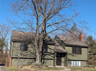 102 Yellowstone Dr, Latrobe, PA