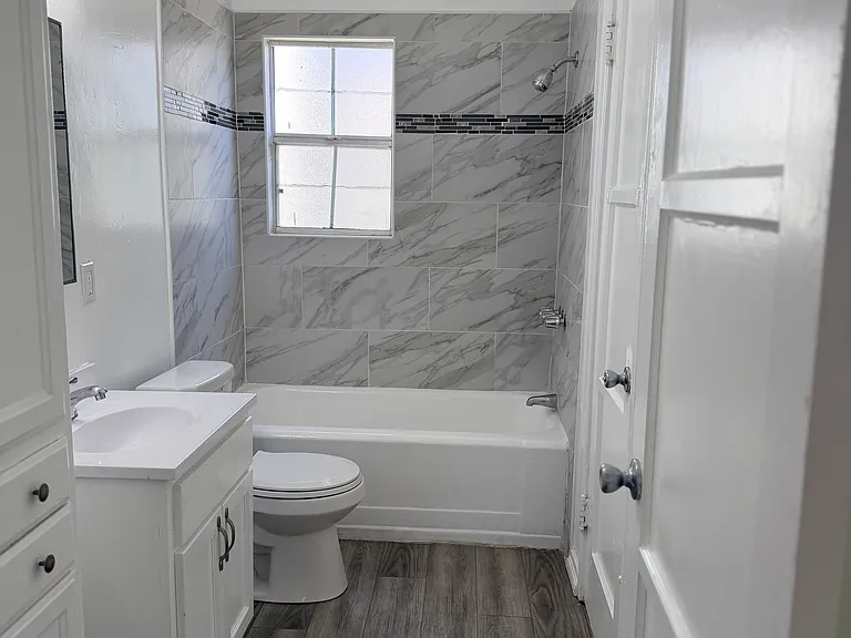 3516 S Victoria Ave — Photo 5