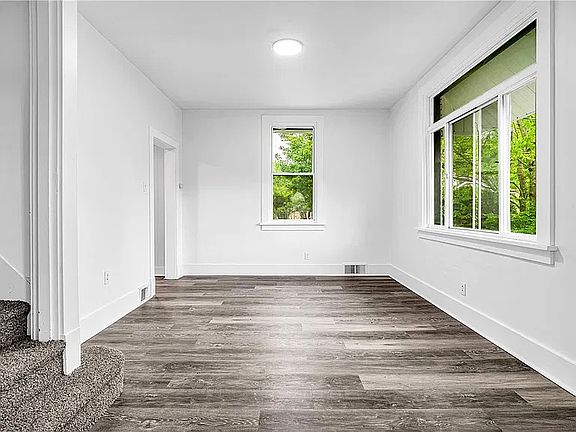 5th image of 2123 Grandview Ave #1