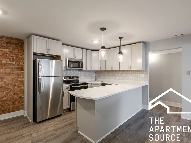 1214 N La Salle Dr #2 — Photo 1
