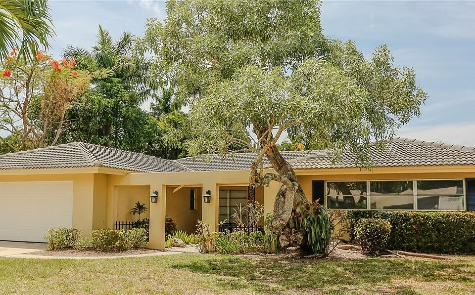 5654 Eichen Cir W