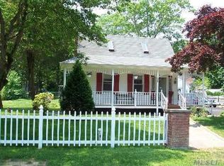 18 Center Garden Blvd, Yaphank, NY 11980