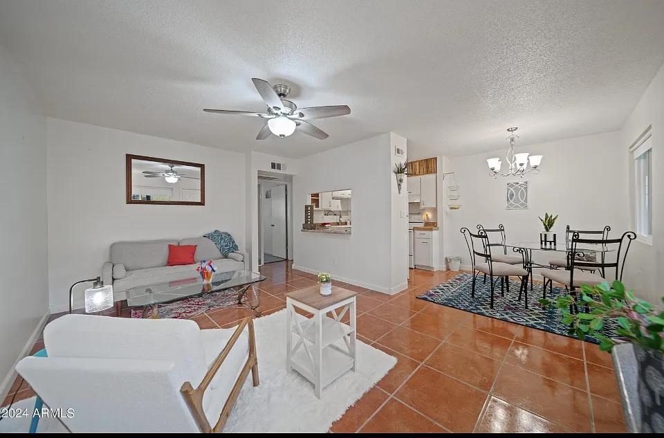 90 W Yavapai St — Photo 4