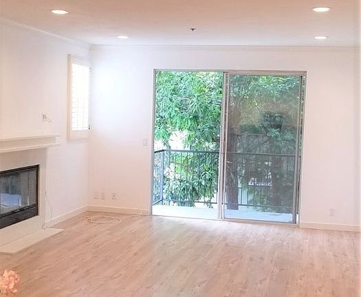 3rd image of 1031 N Crescent Heights Blvd APT 1H