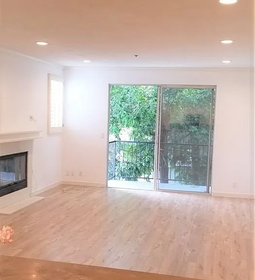 1031 N Crescent Heights Blvd — Photo 3