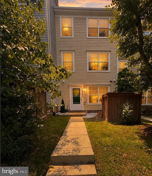 3 bed, 2.5 bath, 1377 sqft, $2,495 — Photo 2