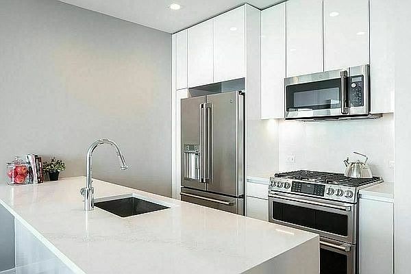 1st image of 320 W 39th St #2213