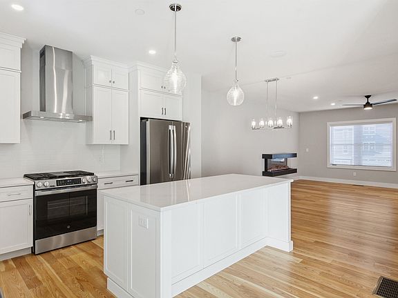 4th image of 7 Elise Ave