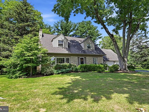 2nd image of 817 Ridge Ln