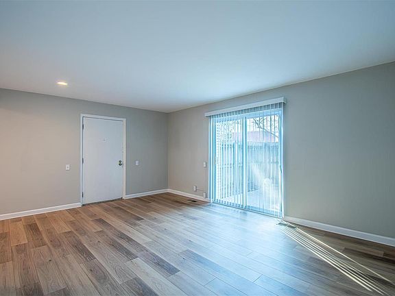 3rd image of 10415 Briarbend Dr APT 5