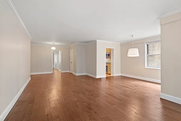 Rented by New York Casas Ltd. | media 11