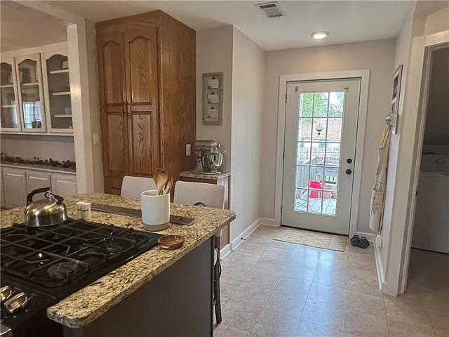 1828 Wycoff St — Photo 11