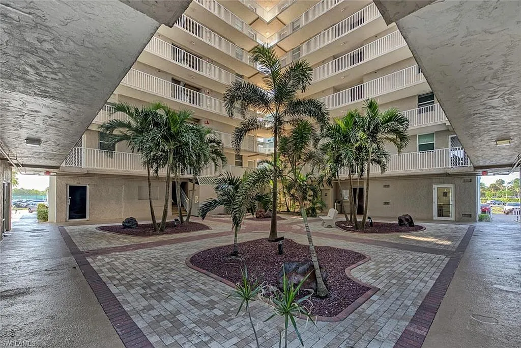 Studio, 1.0 bath, 508 sqft, $1,900 — Photo 2