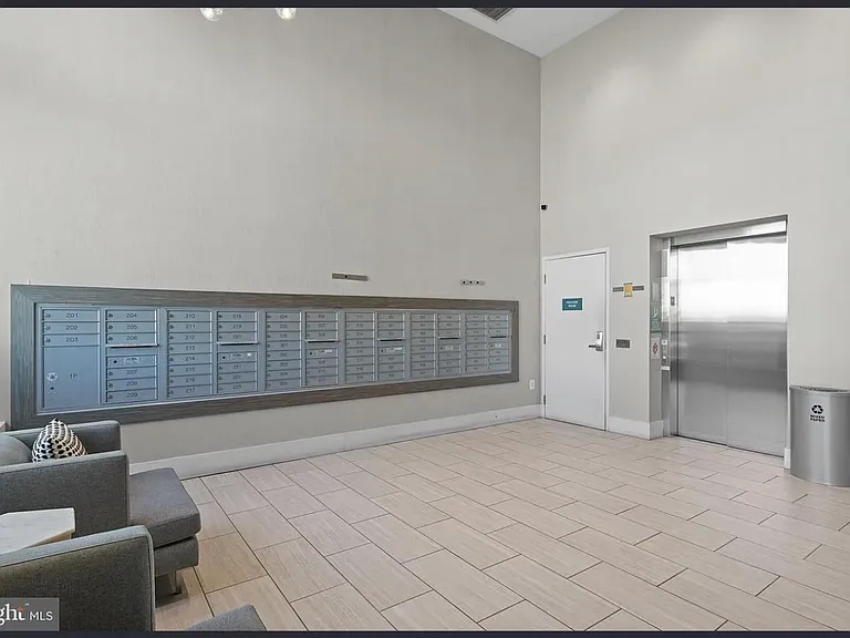 989 S Buchanan St — Photo 15